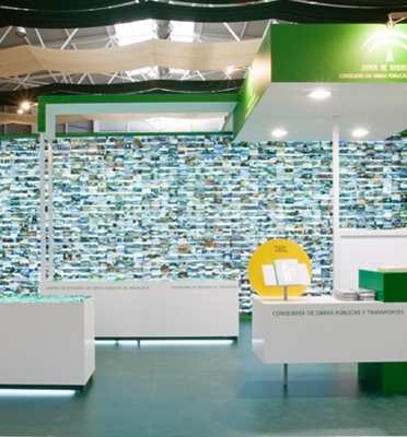 Stand de la Consejería elaborado por GIASA, contenía cerca de 6.000 imágenes del seguimiento fotografíco de las obras