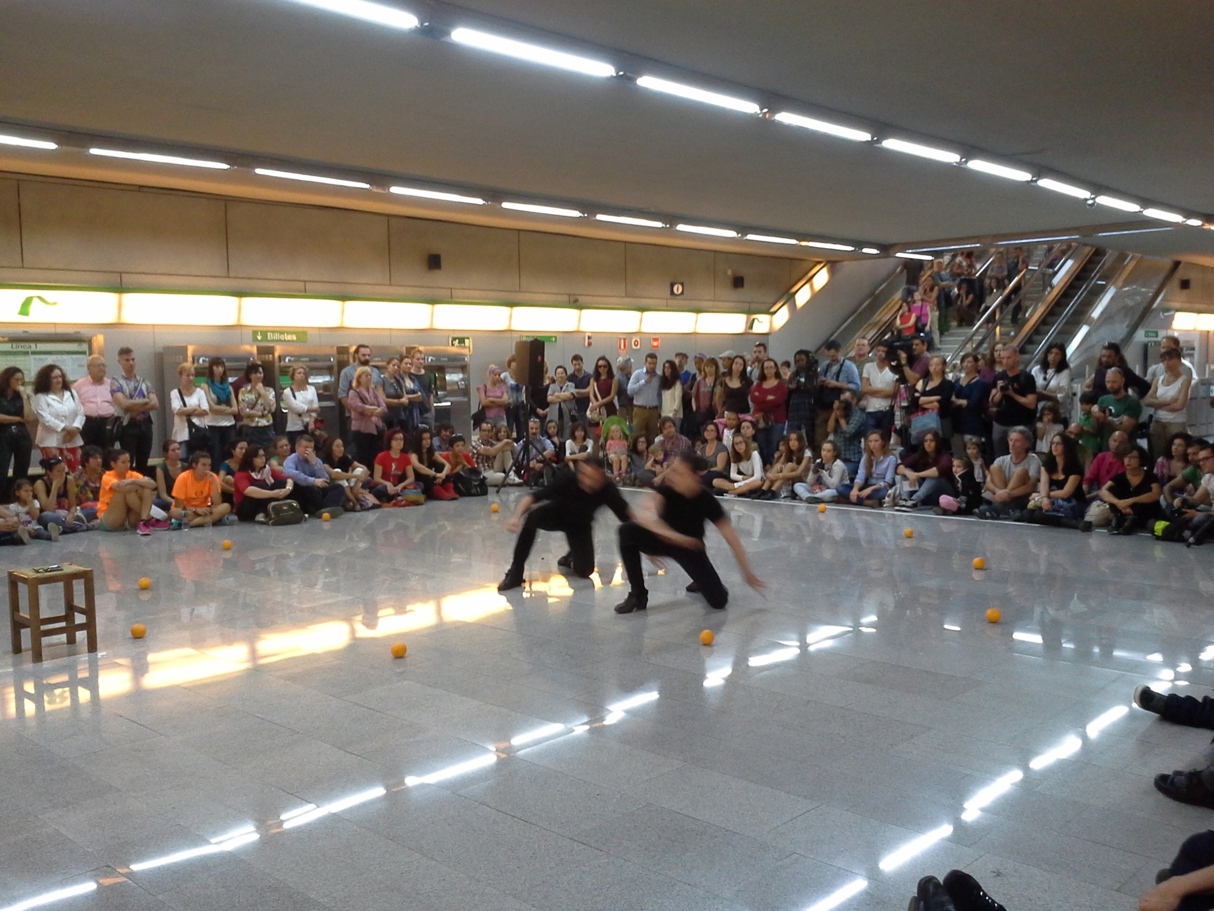 Otras actividades culturales organizadas en las estaciones de metro en Sevilla.