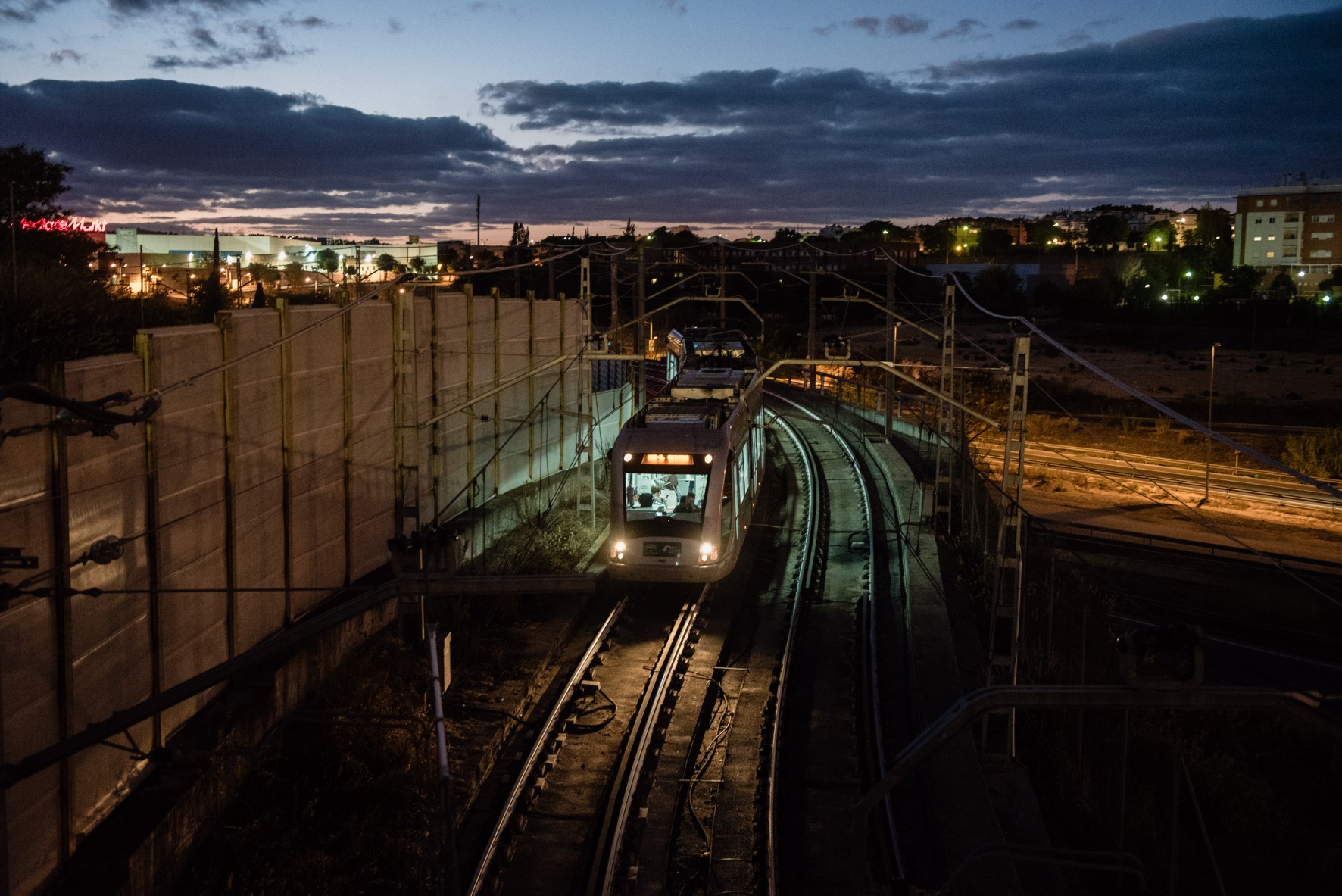 El metro de Sevilla consume 100% energía renovable.