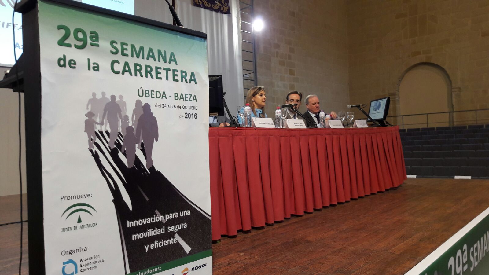 El consejero de Fomento y Vivienda, Felipe López, durante la apertura del congreso.