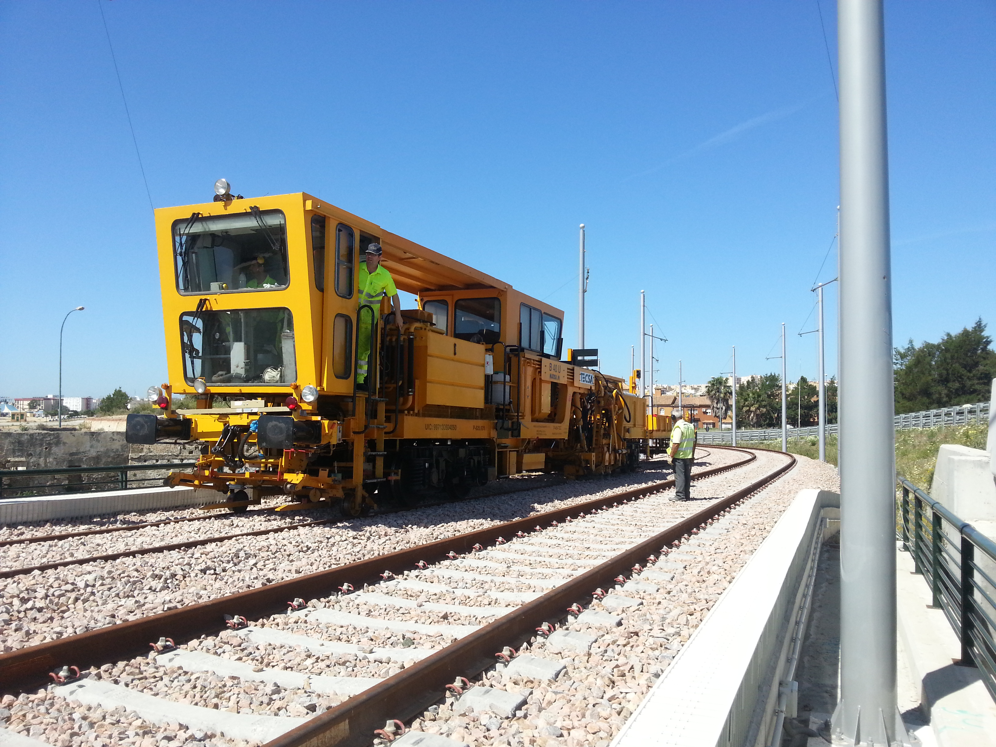 Se van a emplear hasta tres máquinas bateadoras en estos trabajos de vía en el trazado interurbano.