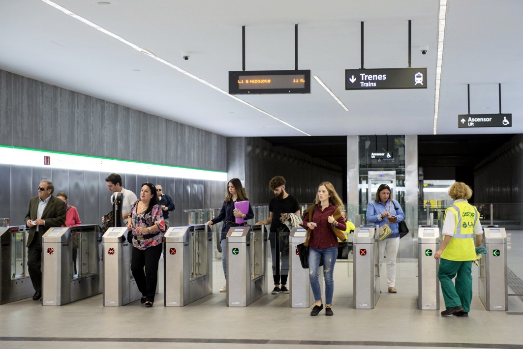 Más de 30.000 viajeros usan el metro de Granada en días laborales.